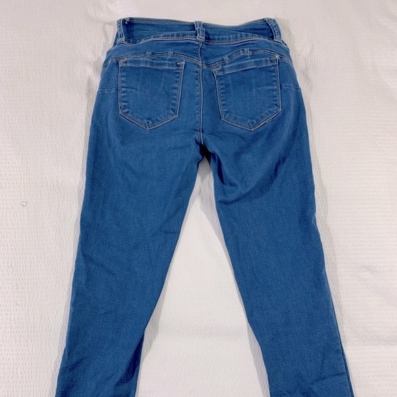 Mid-Rise Booty Shaping Skinny Jeans 🍑 - Picture 3 of 5